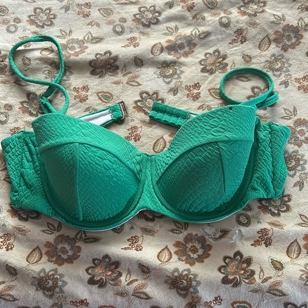 Green underwire breathing suit top